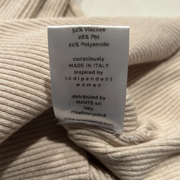 Soft lightweight turtleneck made in Italy by antonia erre - Picture 6 of 8